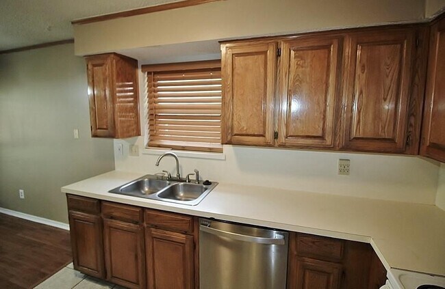 Building Photo - 6506 Impala Dr