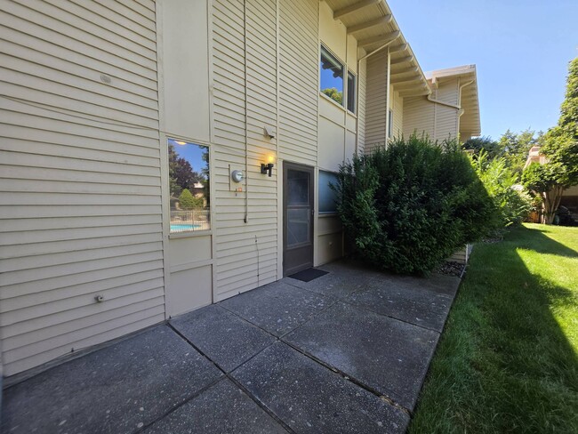 Building Photo - 1623 Mowry Square
