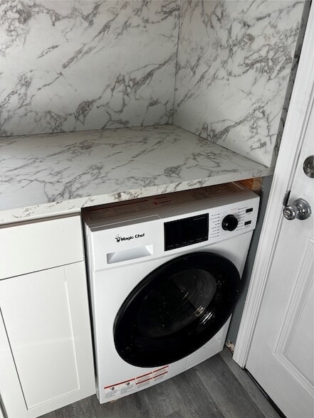 Building Photo - 100 Ross St