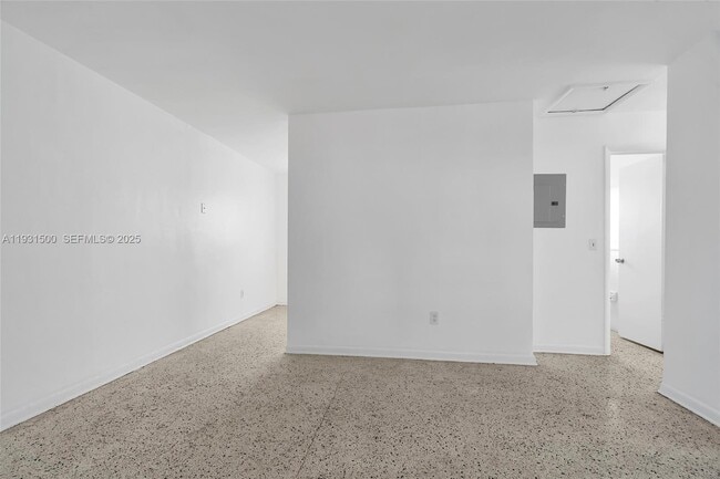 Building Photo - 644 SW 10th St