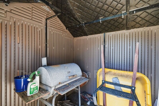 Building Photo - 507 W Nopal Ave