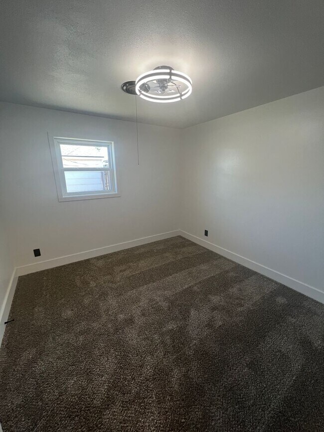 Building Photo - 4 Bed 3 bath remodeled home