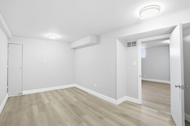 Building Photo - Spacious 3-Bed Home with Finished Basement and Extra Room