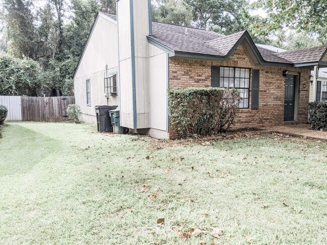 Building Photo - 1098 Rockbrook Ct