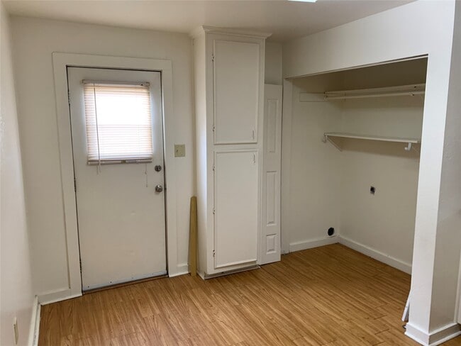 Building Photo - 1017 Avenue J