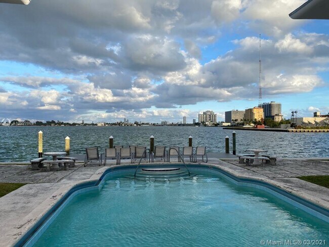 Building Photo - 7921 East Dr