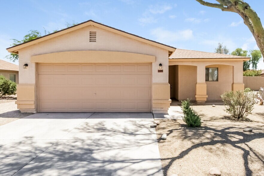 Primary Photo - 1109 E Silversmith Trail