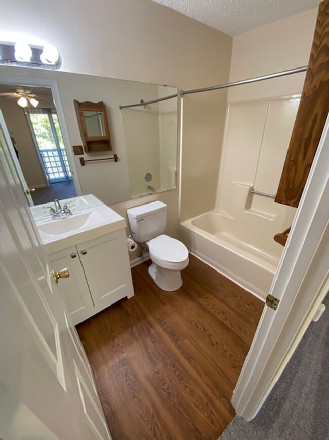 Building Photo - Ideal Living: Beautifully Designed 2 Bedro...