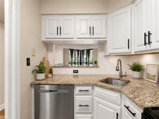 Building Photo - 2870 Pharr Ct S Northwest