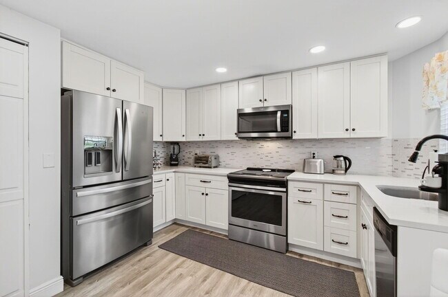 Building Photo - 5945 Parkwalk Dr