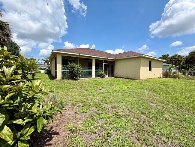 Building Photo - 1204 S San Mateo Dr