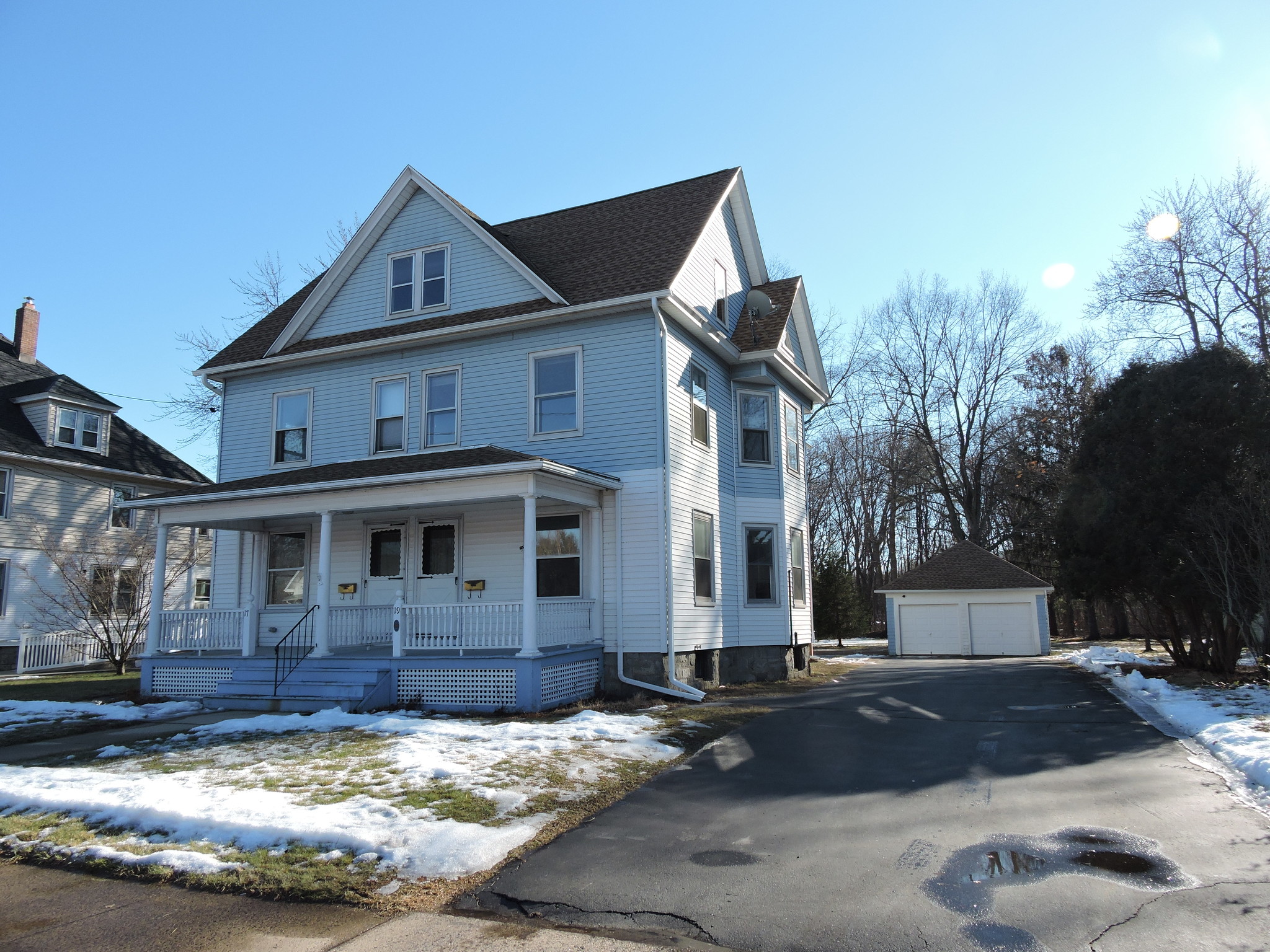 Building Photo - 17 Naubuc Ave