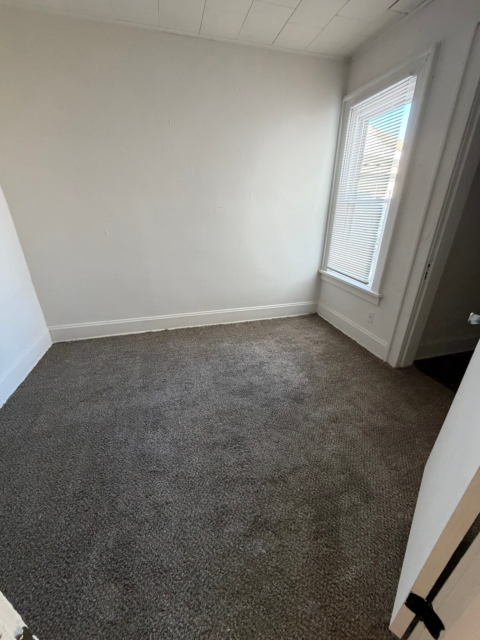 Building Photo - 304 Ewing Ave