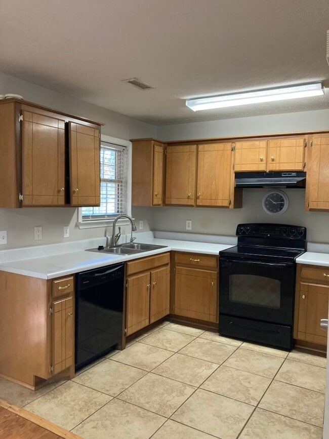Building Photo - Hickory Highland 3 Bedroom Home No HOA