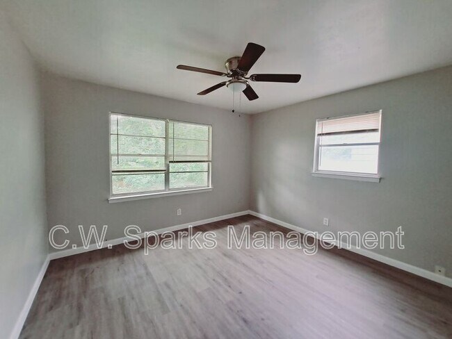 Building Photo - 633 Rutgers Dr