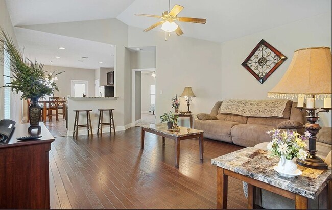 Building Photo - 2492 Bentridge Dr W