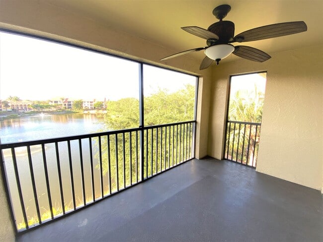 Building Photo - ** FAIRWAY PRESERVE ** 3 BED / 2 BATH COND...
