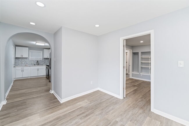 Building Photo - 9946 Algiers Rd