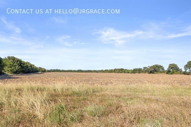 Building Photo - 740 N League Ranch Rd