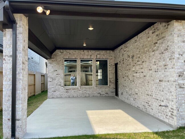 Building Photo - 24226 Maple Summit Ln