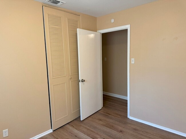 Building Photo - 1005 Vly Frg Dr