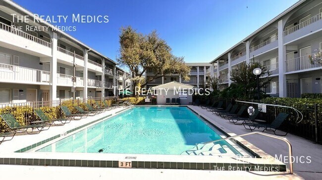 Building Photo - 126 Blue Pointe Way