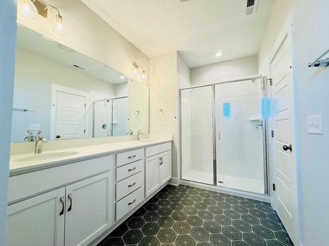 Building Photo - 4 bedroom End Unit Townhome in Wendell Fall