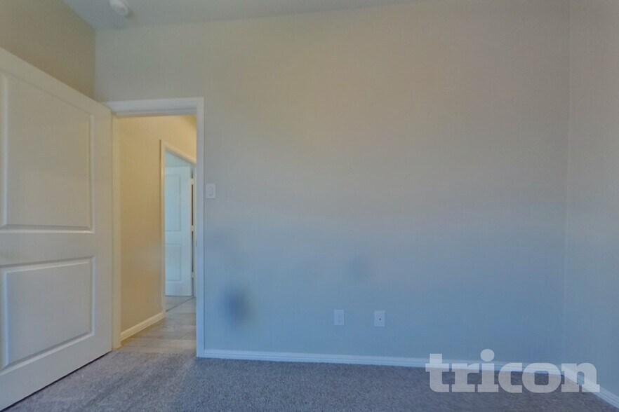 Building Photo - 9216 Castorian Dr