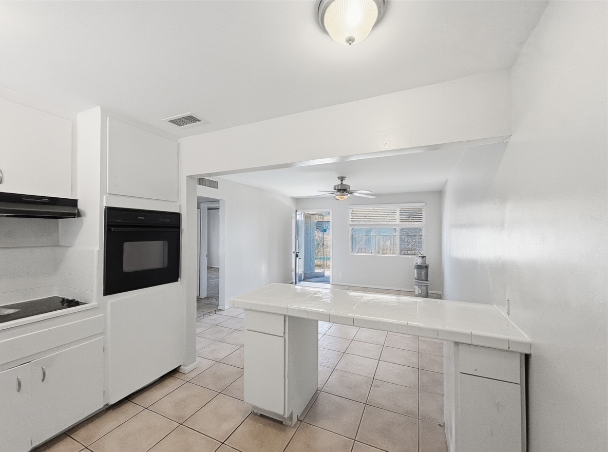 Building Photo - 2711 E Glenrosa Ave