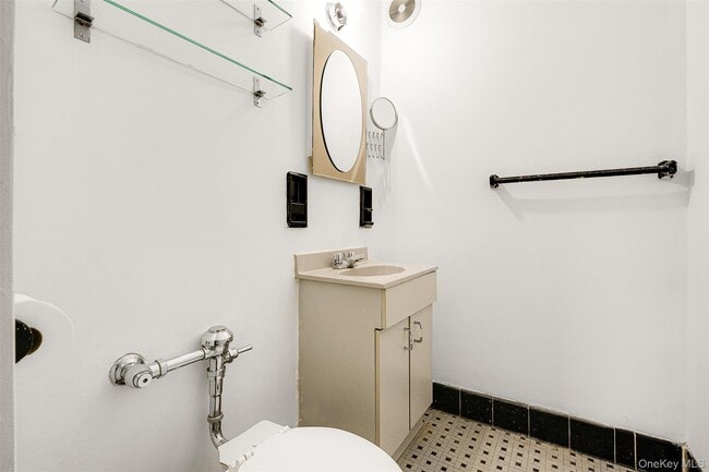 Building Photo - 94-30 60th Ave