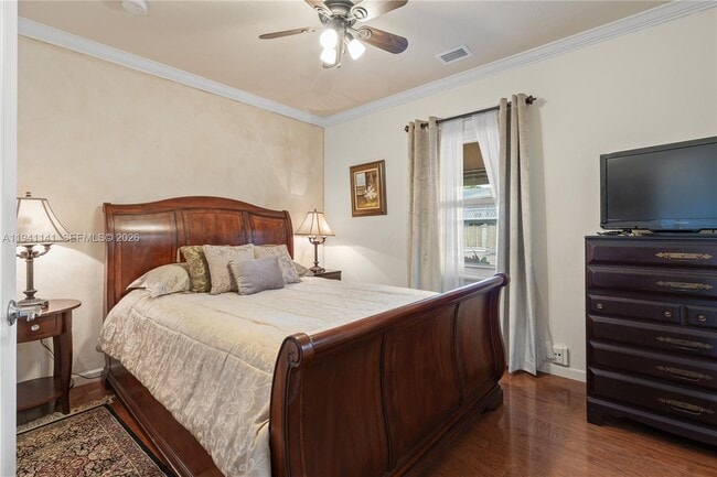 Building Photo - 800 NE 6th St