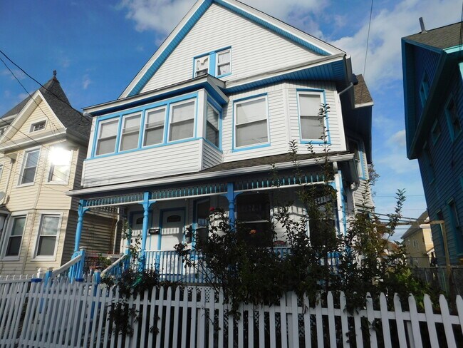 Building Photo - 768 Norman St