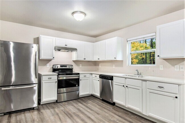 Building Photo - Outstanding 4 Bedroom Home with Great Schools!