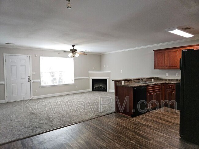 Building Photo - 2054 Reserve Ln