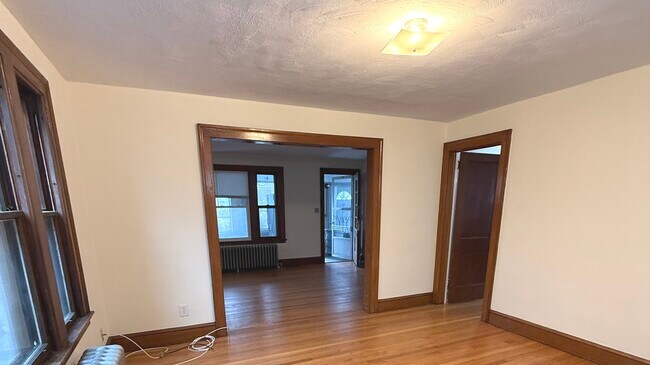 Building Photo - 36 Oakwood Ave