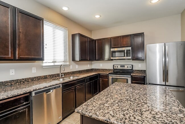 Building Photo - 368 Magma Dr