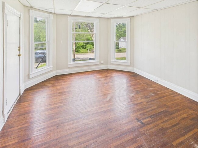 Building Photo - 503 Maple St