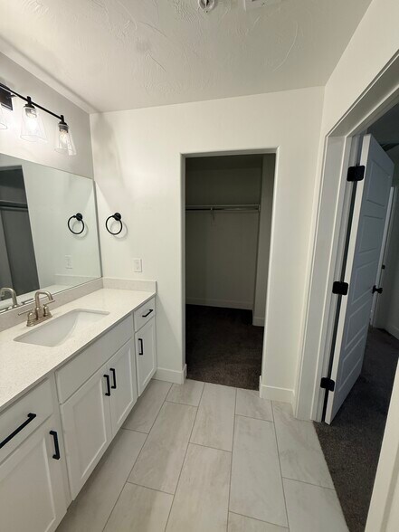 Building Photo - 551 S 1020 W
