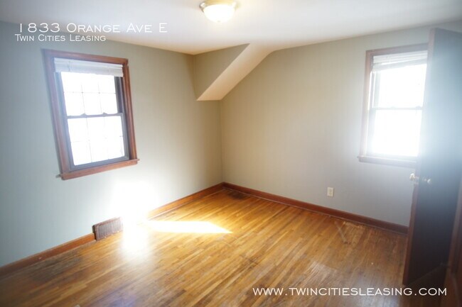 Building Photo - Freshly updated 2 bedroom 1 bath