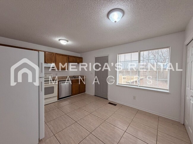 Building Photo - Updated Three Bedroom Two Bath Rental!