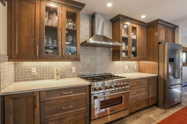 Building Photo - Beautiful 4 bed, 4 bath with garage in Fri...