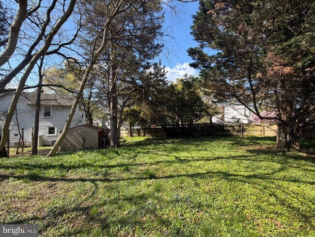 Building Photo - 5014 Delaware St