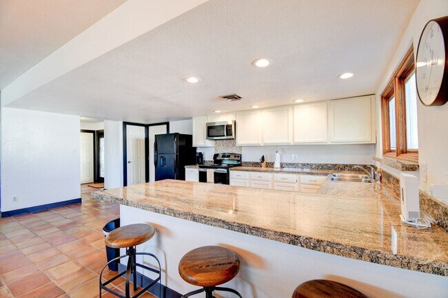 Building Photo - Paradise Palms – No neighbors behind you –...