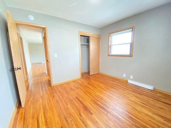 Building Photo - Now leasing for May 2026! Four Bed/One Bath