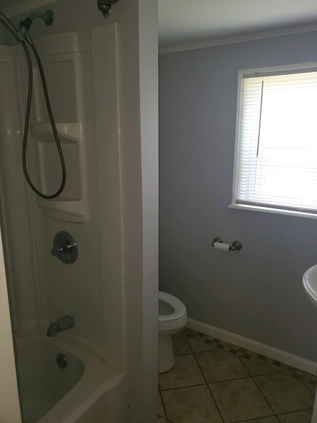 bathroom - 1224 Whitesboro St