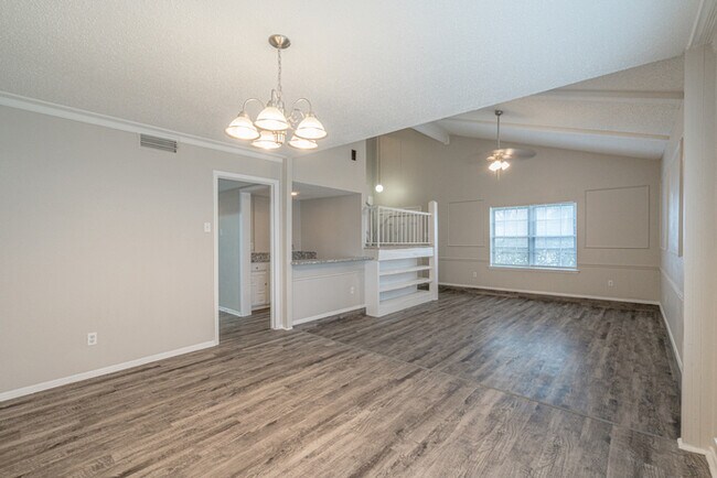 Building Photo - 1121 Via Del Rey