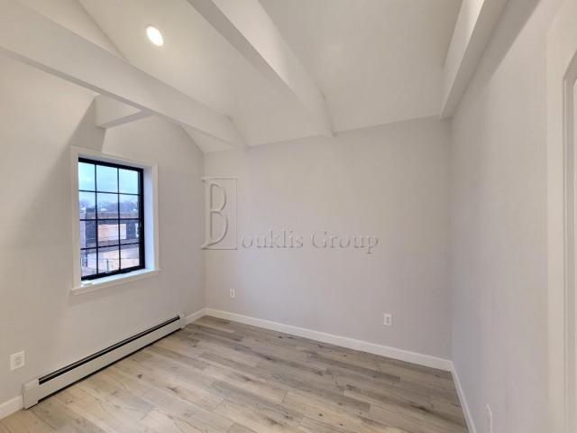 Building Photo - 3 bedroom in ASTORIA NY 11103