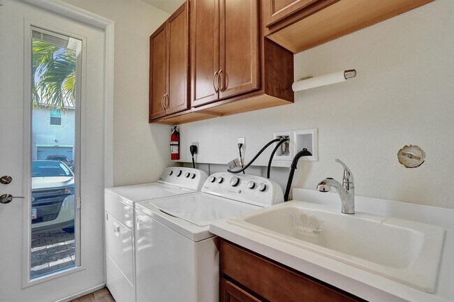 Building Photo - 1300 Eucalyptus Dr