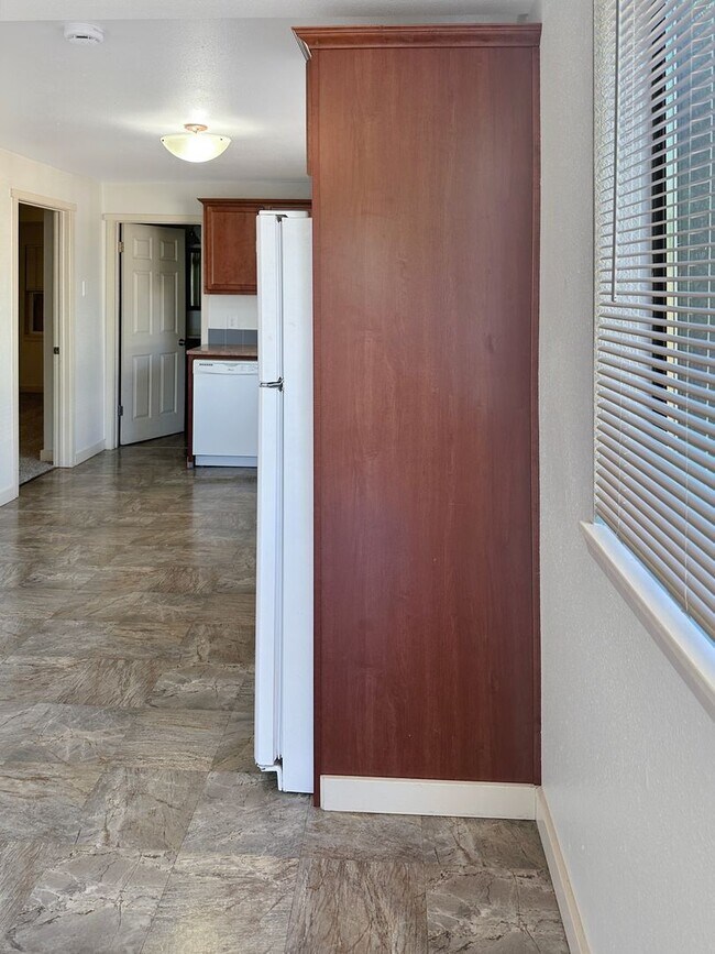 Building Photo - 4002 S Yakima Ave