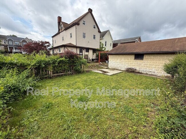 Building Photo - 705 E 18th Ave